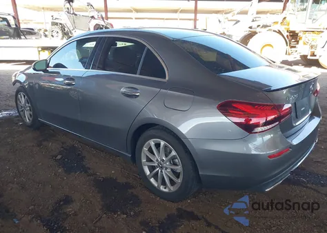 2021 Mercedes-Benz A 220 z USA, uszkodzony, nr VIN W1K3G4EB2MJ263817